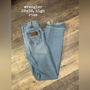 Wrangler women’s high rise raw hem
